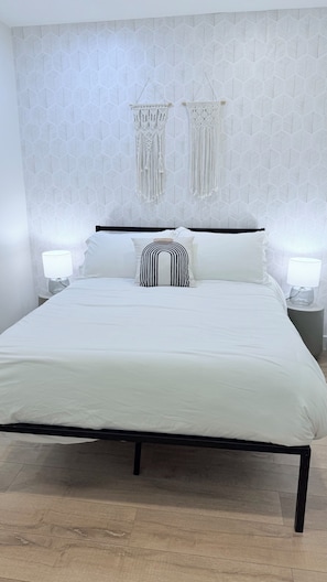 Iron/ironing board, WiFi, bed sheets