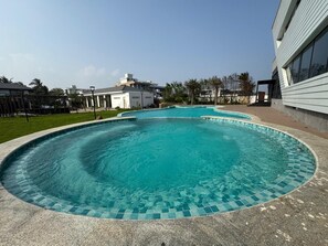 Outdoor pool - Shoreland Leisure Stays  (Chennai)