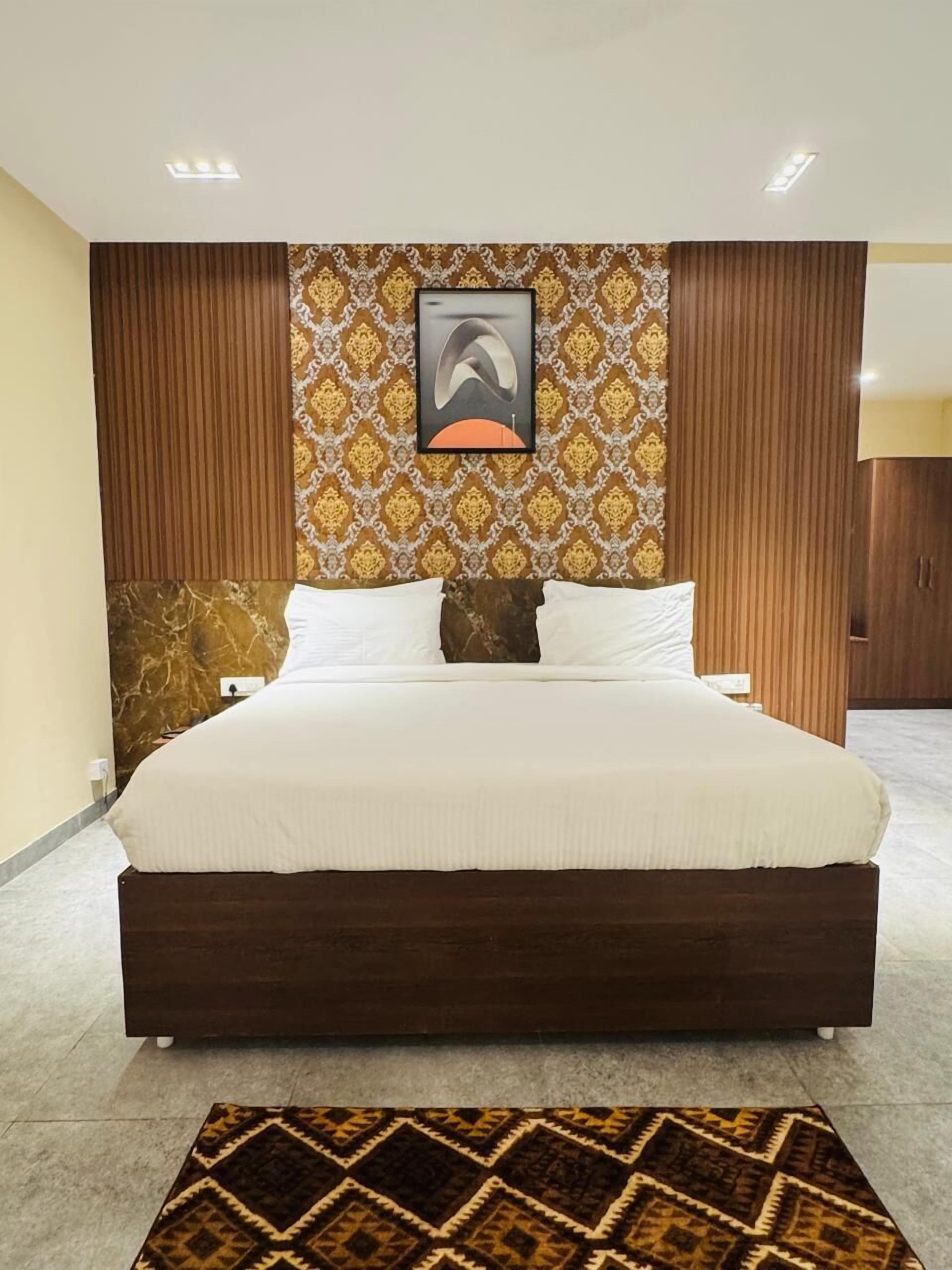 Deluxe tweepersoonskamer, balkon | Een minibar, een bureau, een laptopwerkplek, geluiddichte muren