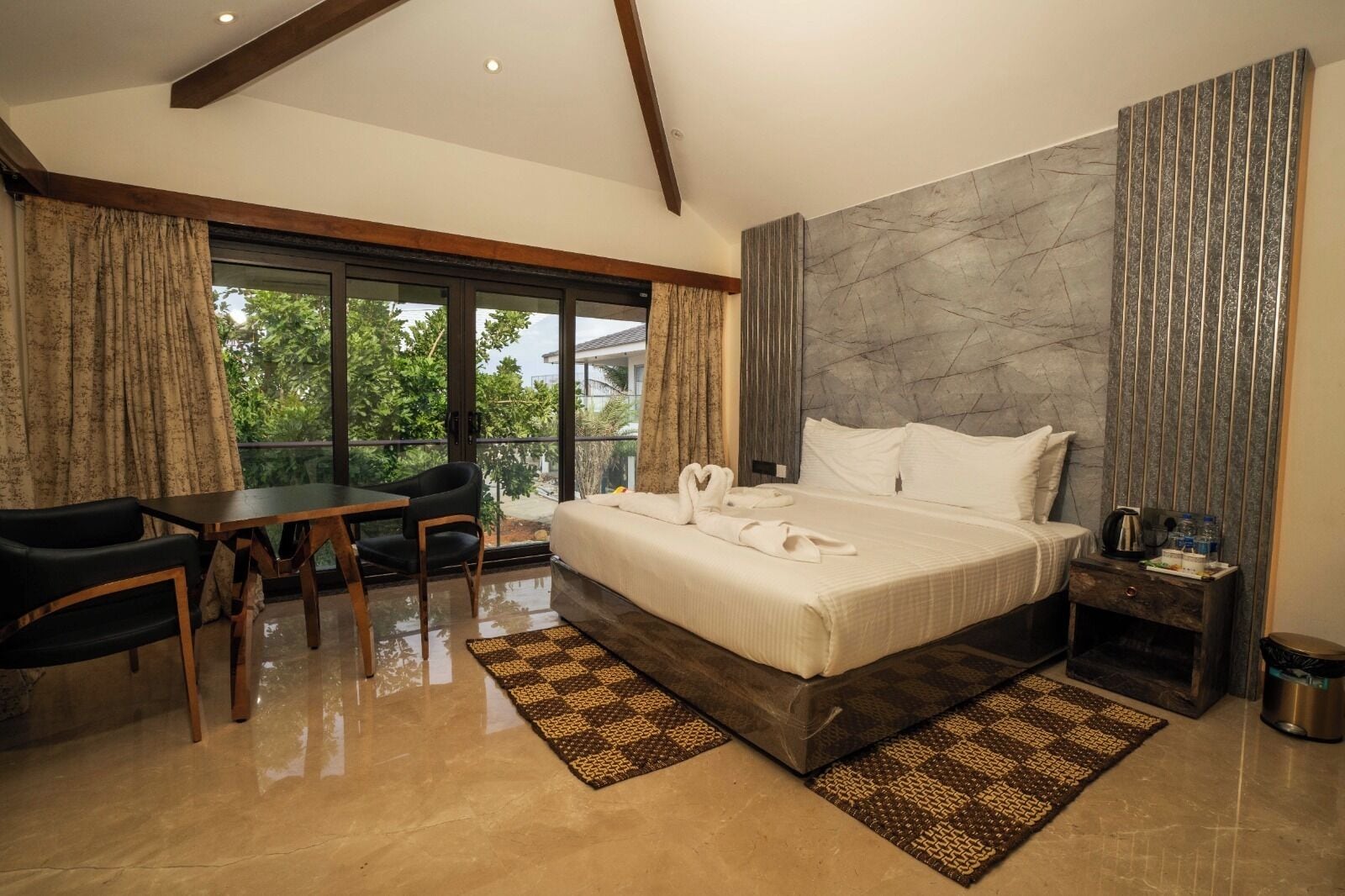 Habitación doble, balcón, vistas al jardín | Sistema de insonorización y wifi gratis