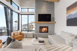 TV, fireplace, stereo, offices - OutWest Idaho Ski Condo (Sandpoint)