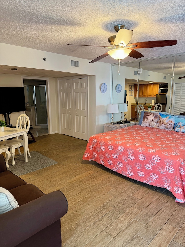 Photo inspiration: Visual Reference: Cute Studio Condo In Panama City Beach With A Private