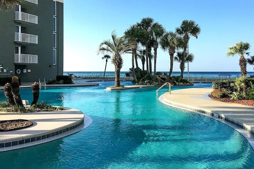 Cute Studio!
Condo in Panama City Beach, with a private balcony! Gulf views.