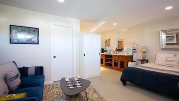 Classic Studio, City View | Desk, blackout drapes, soundproofing, iron/ironing board