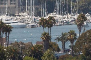 Deluxe Studio, Patio, Garden View | Marina - Billowvista Cool Marina Playa (Los Angeles)