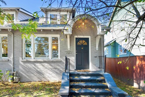 Charming and Spacious 3Beds3Bath Seattle Townhome