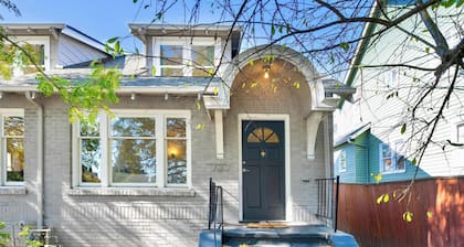 Charming and Spacious 3Beds3Bath Seattle Townhome