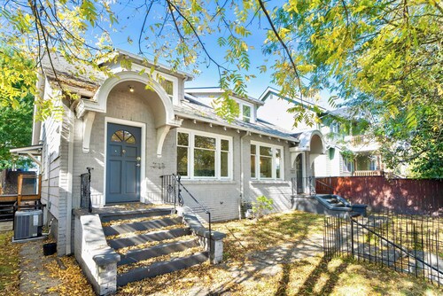 Charming and Spacious Seattle 3B3B Townhome