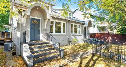 Spacious 6B6B duplex in Seattle