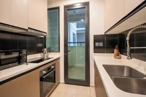 プレジデンシャル スイート 2 ベッドルーム クラブラウンジ利用可 シティビュー | 専用キッチン | 大型冷蔵庫、電子レンジ、オーブン、コンロ