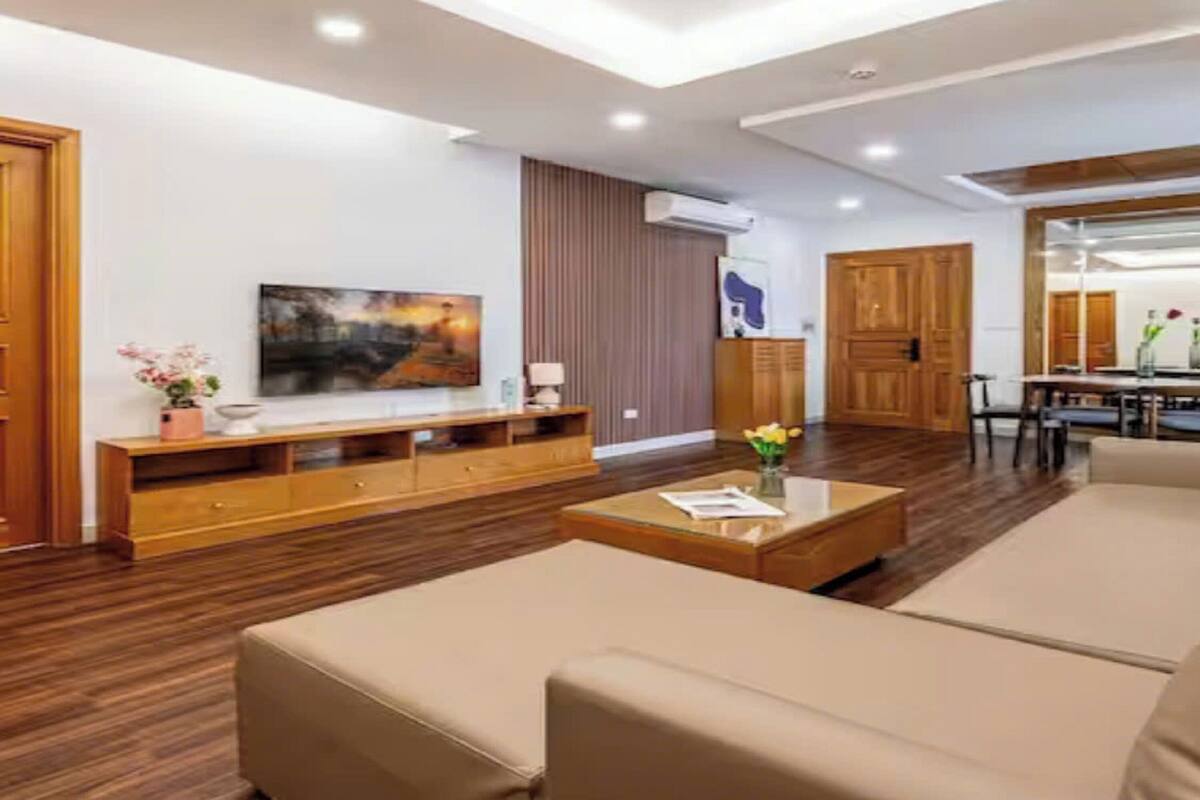 Suite familiar, 3 habitaciones, Acceso al salón del club, vistas a la ciudad | Sábanas de algodón egipcio y ropa de cama de alta calidad