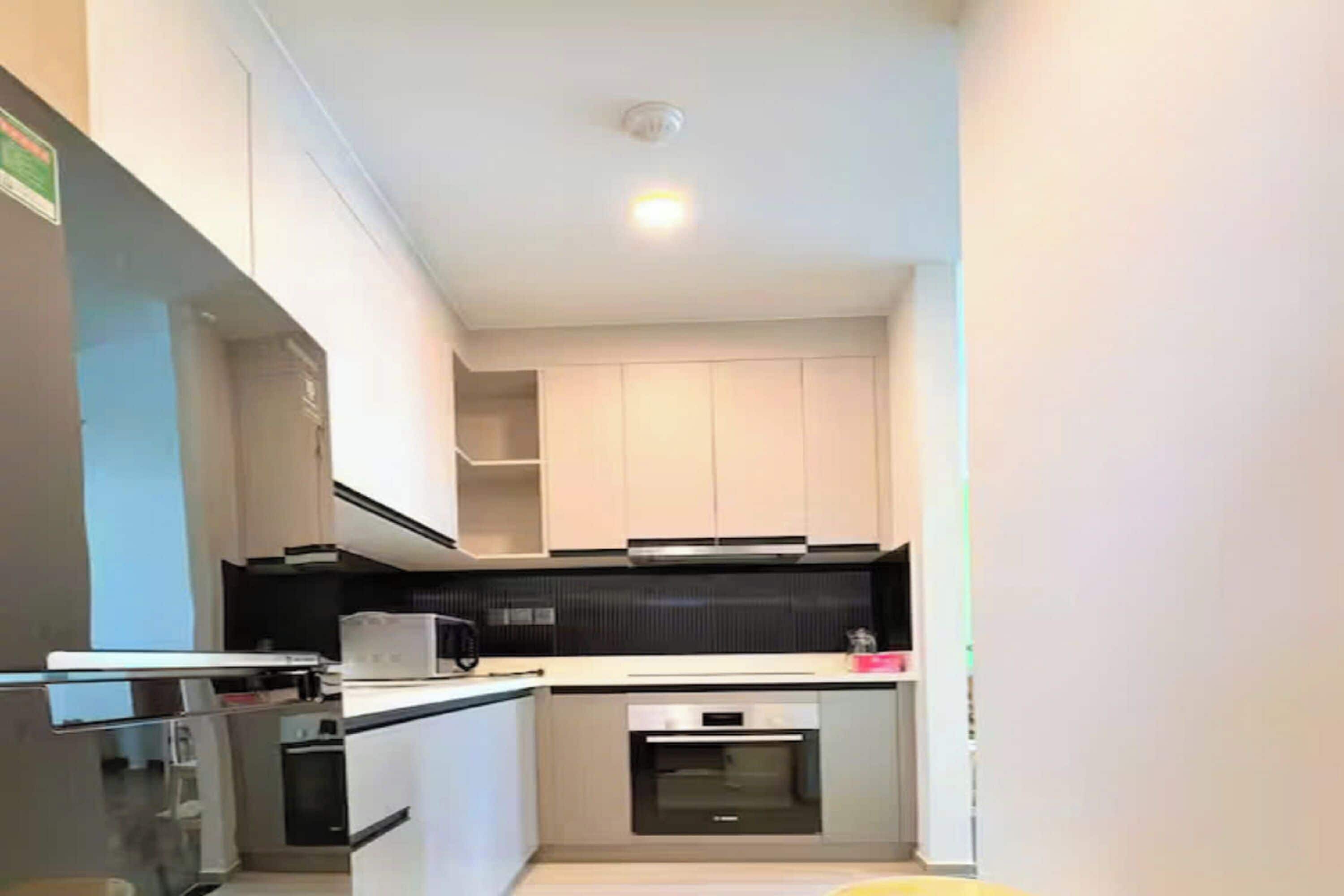 Grand Suite, 1 Bedroom, Club lounge access, City View | Private kitchen | Full-sized fridge, microwave, oven, stovetop