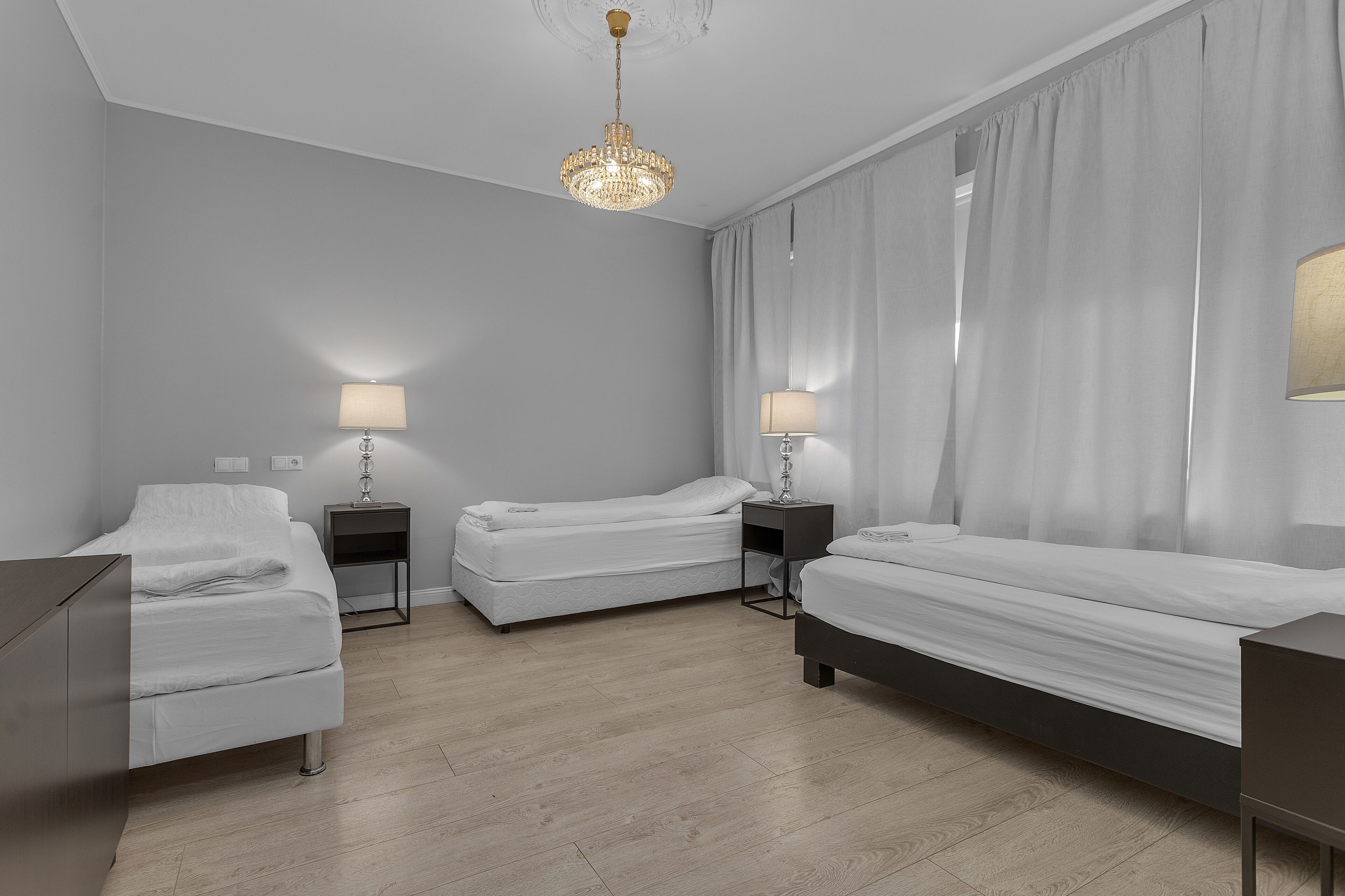 2 dormitorios, tabla de planchar con plancha, Internet y ropa de cama