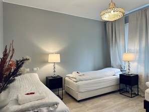 2 slaapkamers, een strijkplank/strijkijzer, internet, beddengoed