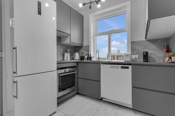 Fridge, microwave, oven, stovetop