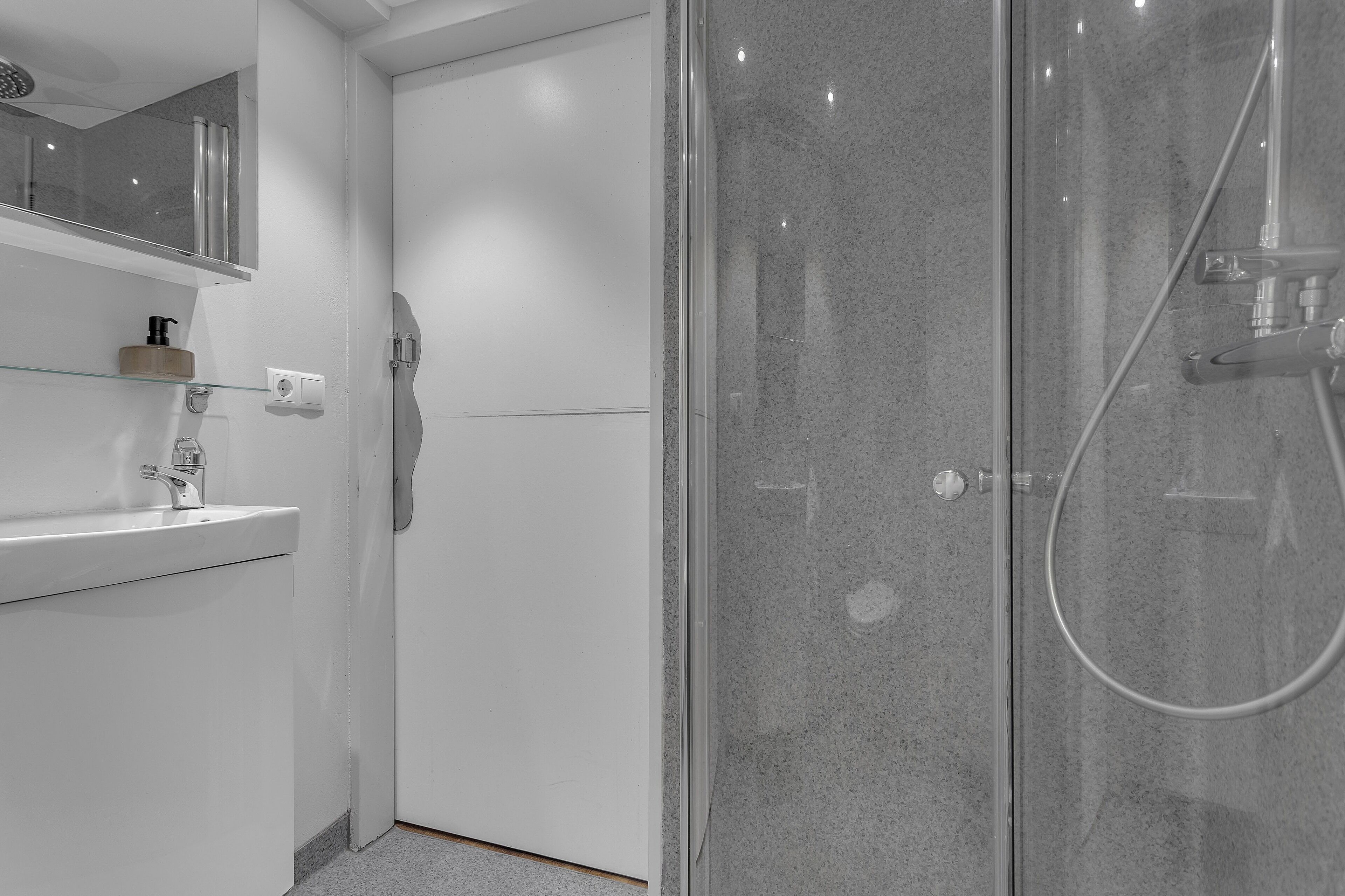 Bruser, hårtørrer, håndkl æder, Sæbe