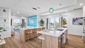 雪櫃、微波爐、焗爐、爐具