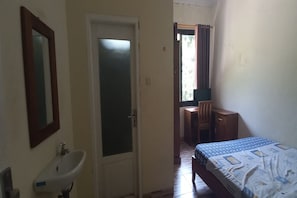 Room - OYO 95054 Prima Jaya Homestay Syariah (Tawang)