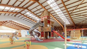 An indoor play area with a climbing structure, slides, and spring-mounted equipment. - Private House in the Normandy Garden – Pierre & Vacances Resort (Branville)