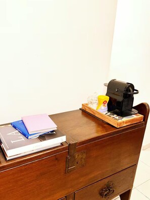 Kaffee und/oder Kaffeemaschine