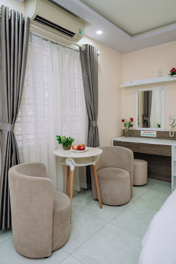 Habitación doble estándar, vista a la montaña | Escritorio y wifi gratis 