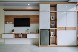 Habitación doble estándar, vista a la montaña | Escritorio y wifi gratis 