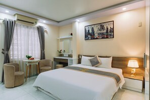 Habitación doble estándar, vista a la montaña | Escritorio y wifi gratis 