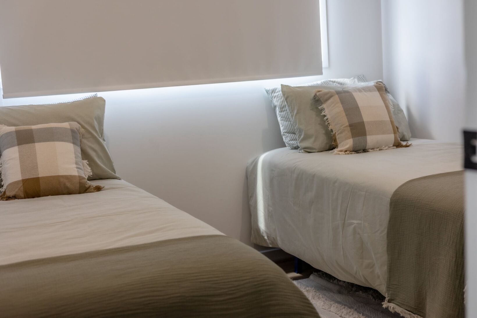 4 bedrooms, iron/ironing board, bed sheets