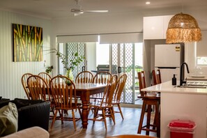 Dining - Just off the highway , 2 kilometres to town but still in the country. (Victory Heights)
