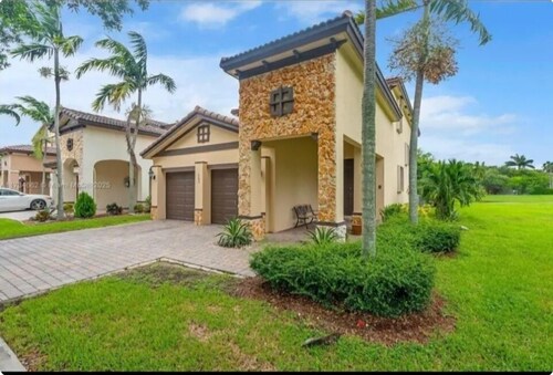 3-bedroom house in gorgeous Homestead with cool AC