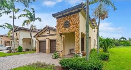 3-bedroom house in gorgeous Homestead with cool AC