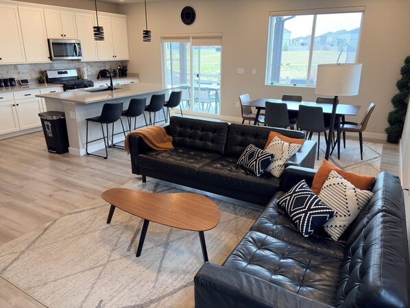 TV - Modern 4-bedroom house in Quiet Brighton, Near Major Highways & DIA (Brighton)