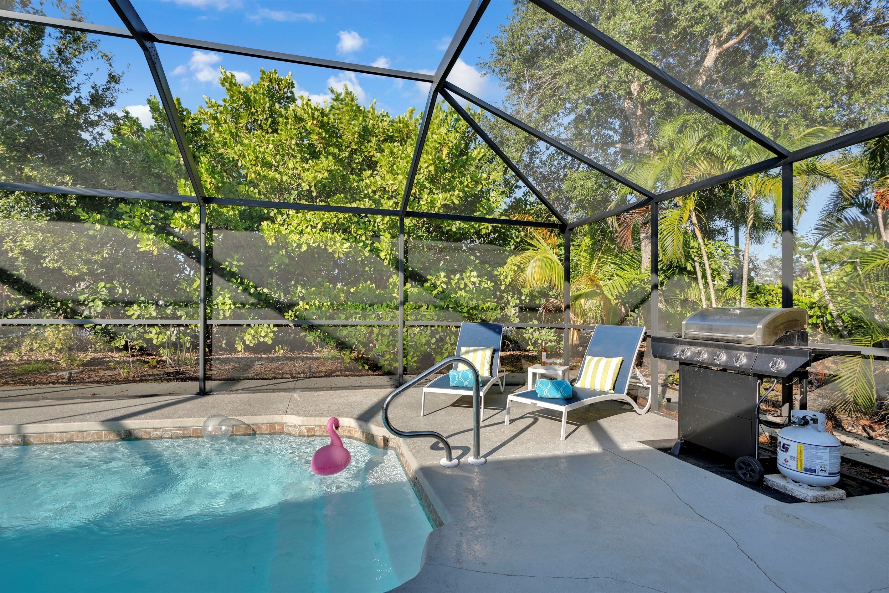 Een verwarmd zwembad