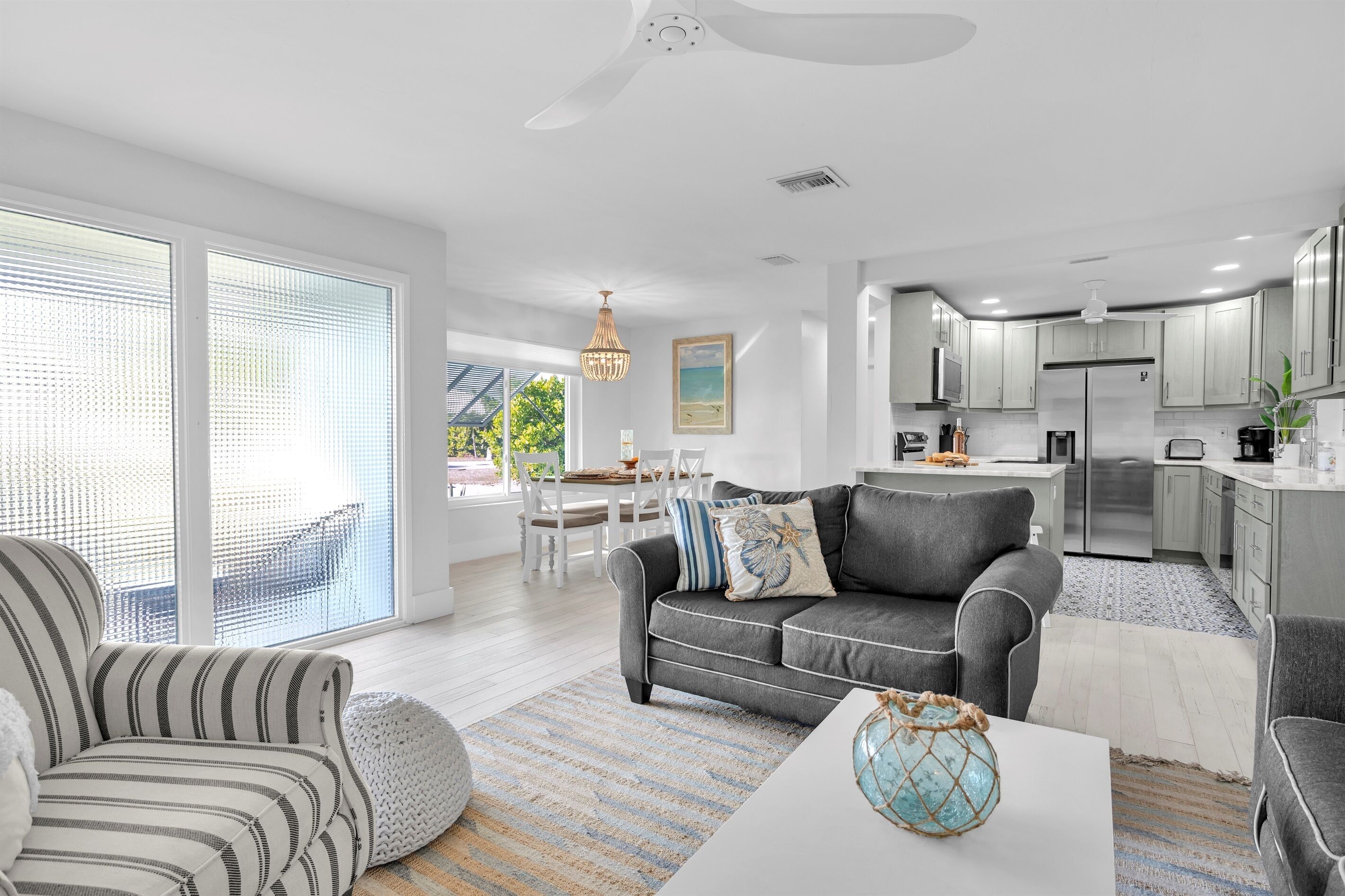 Smart TV, books, stereo