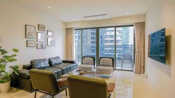 Phòng Suite dành cho gia đình, 3 phòng ngủ, quyền sử dụng Club Lounge, quang cảnh thành phố | Bộ trải giường bằng vải cotton Ai Cập, bộ đồ giường cao cấp