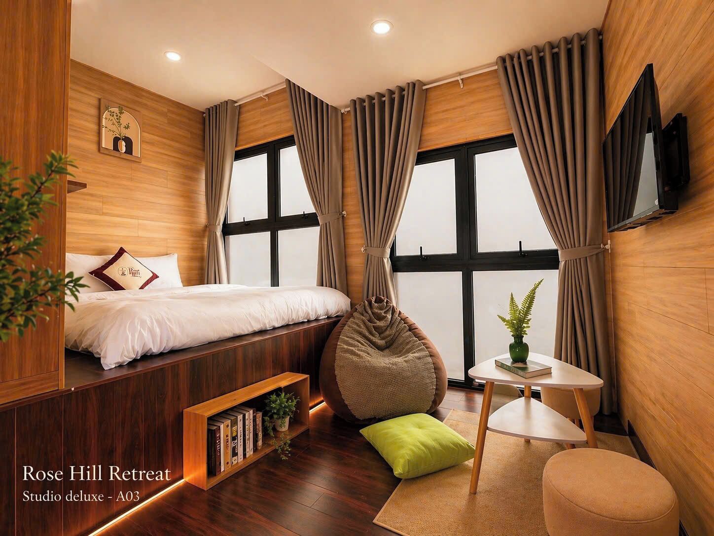 Panoramic Studio | Memory foam beds, minibar, individually decorated, desk