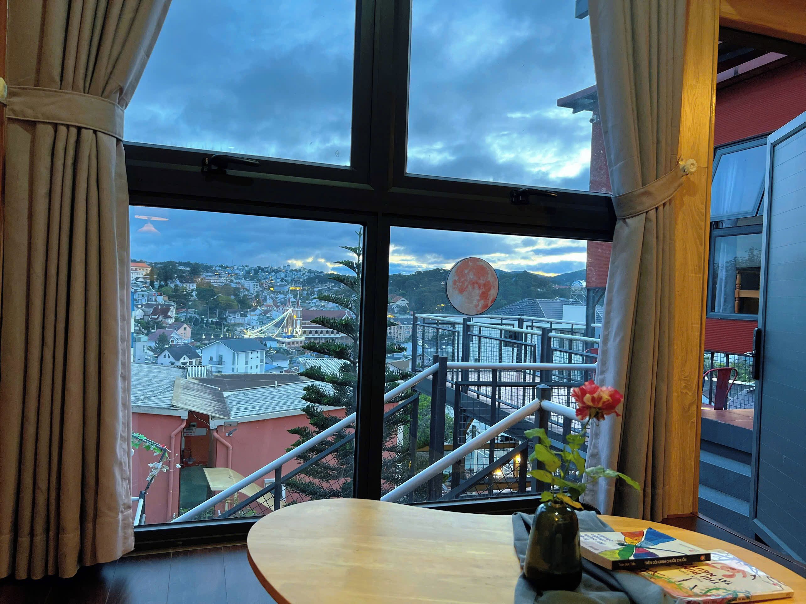 Colchones con efecto memoria, minibar y decoración personalizada 