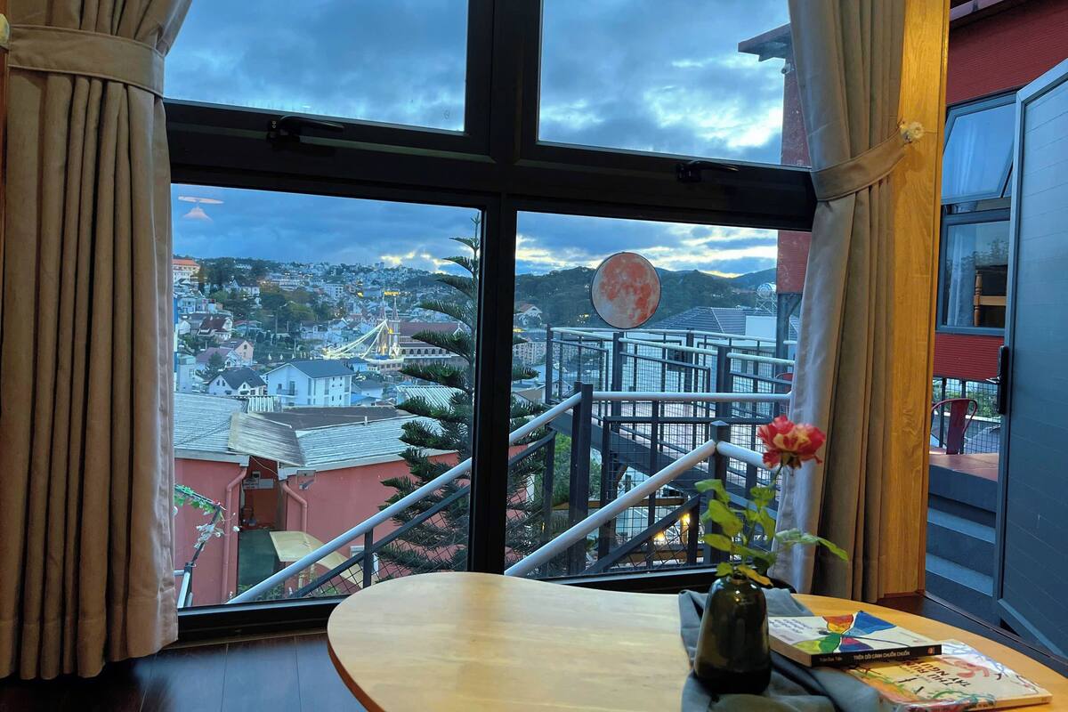 Colchones con efecto memoria, minibar y decoración personalizada