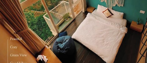 Habitación Deluxe, balcón, vistas a la ciudad | Colchones viscoelásticos, minibar, decoración individual y escritorio
