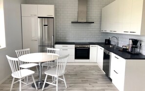 Microwave, oven, stovetop, dishwasher - Perfect 2-bedroom townhome in enchanting Österbotten for your stay (Österbotten)