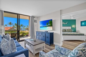 Living area - Hip Oceanfront Resort Vistas (Kihei)