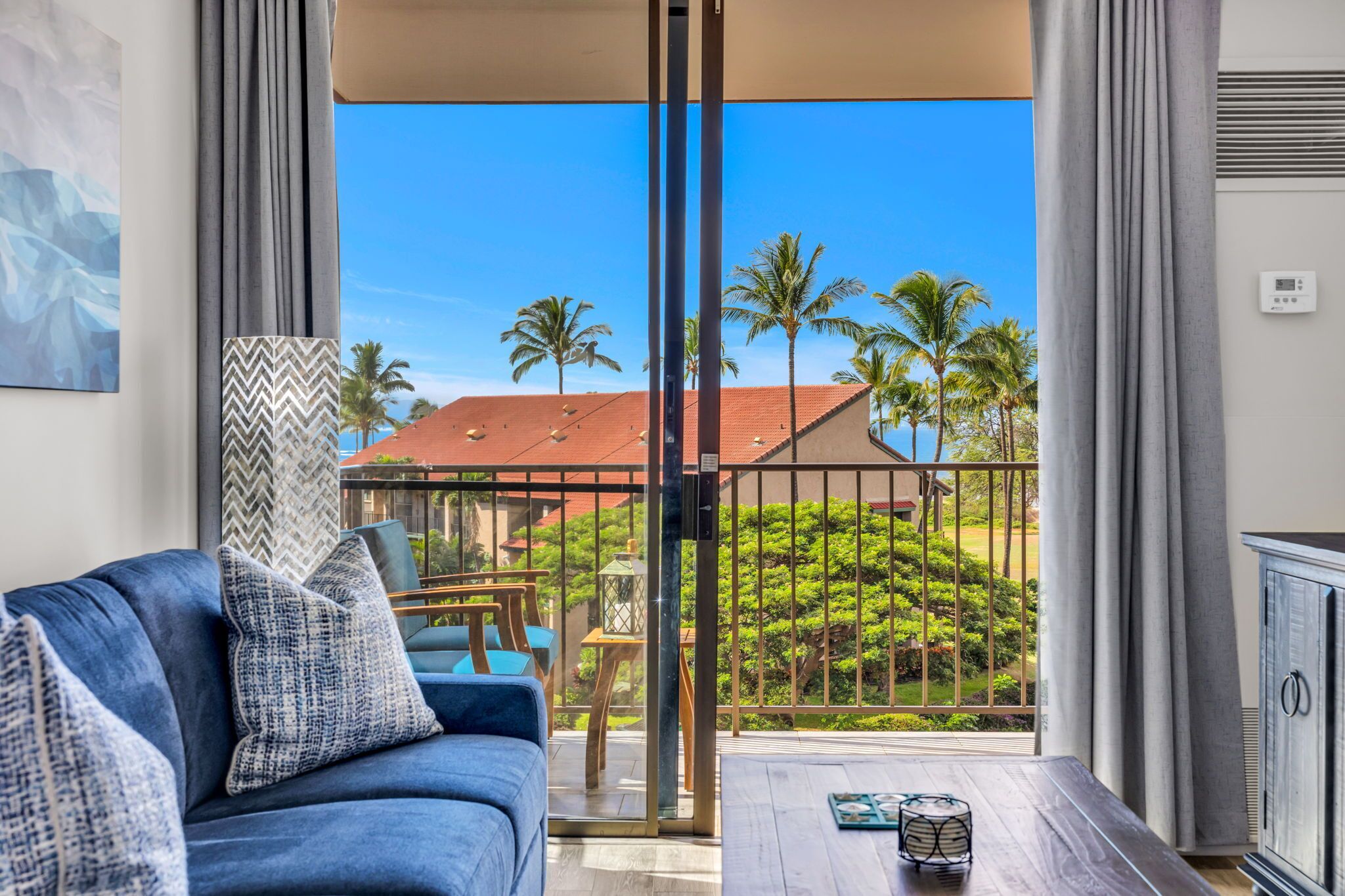 Luxury Condo, Air conditioning, Partial Ocean View | Living area
