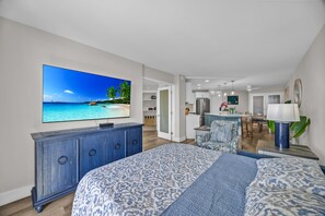 Blackout curtains, free WiFi - Hip Oceanfront Resort Vistas (Kihei)