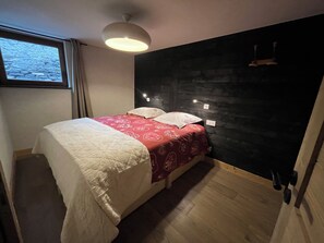 2 bedrooms, bed sheets