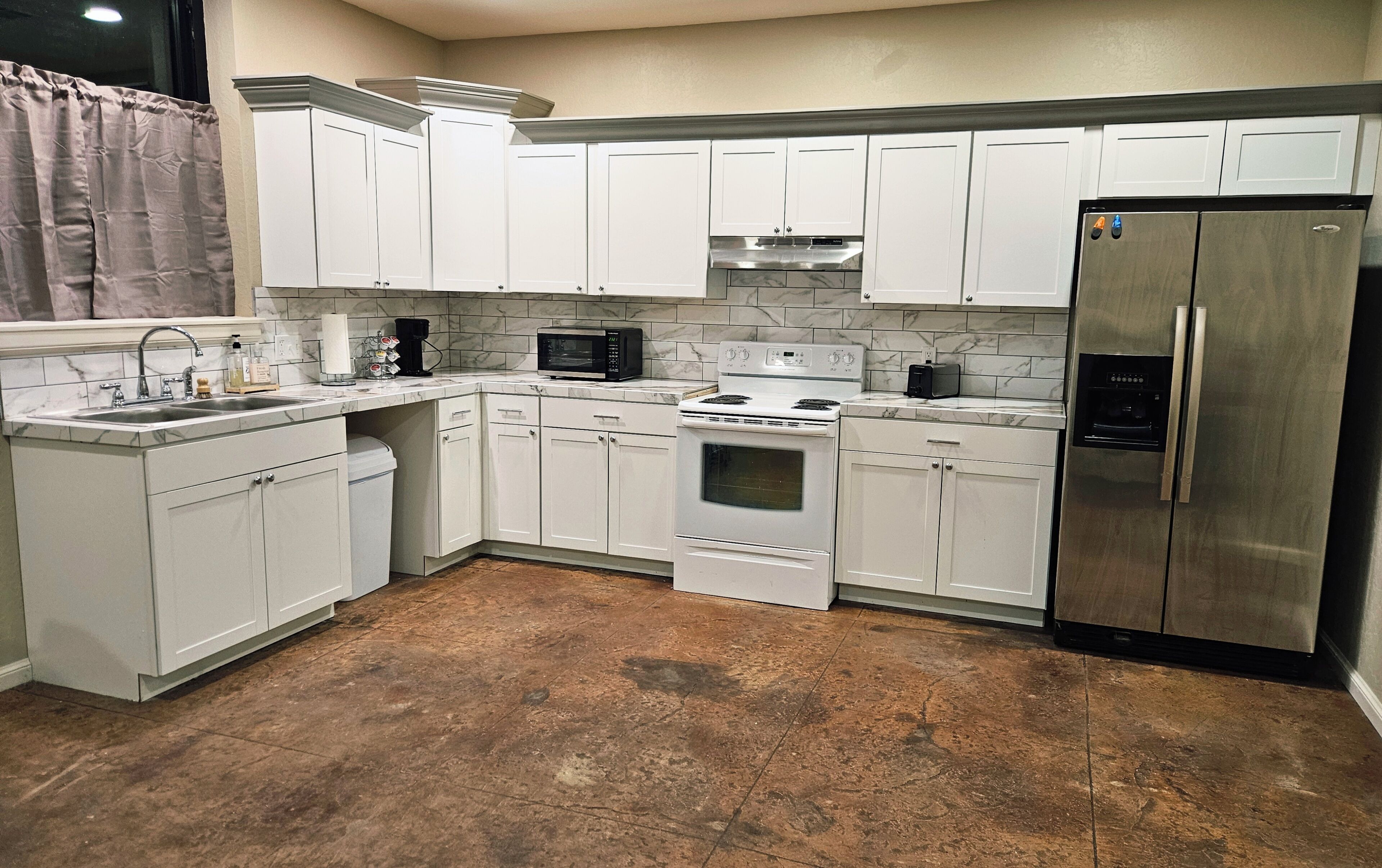 雪櫃、微波爐、焗爐、爐具