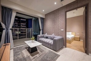 グランド スイート 1 ベッドルーム クラブラウンジ利用可 シティビュー | エジプト綿のシーツ、高級寝具、羽毛の掛け布団、セレクト コンフォート製ベッド