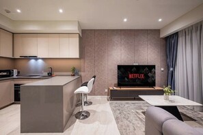 Suíte grand, 1 quarto, acesso ao Club Lounge, vista para a cidade | Roupas de cama de algodão egípcio, roupas de cama premium