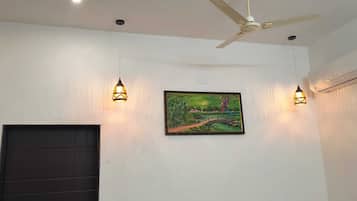 Villa | Free rollaway beds, free WiFi, bed sheets