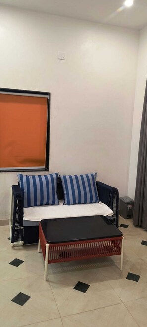 أسرّة مجانية قابلة للطي وواي فاي مجانًا وملاءات أسرّة