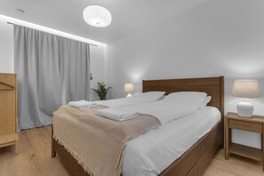 WiFi, bed sheets - Castle Inn Downtown KEF 2 (Keflavík)